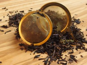 Denne te er en klassisk Oolong te som giver en blomsteragtig og krydret smag. Teen er garvesyresvag.
