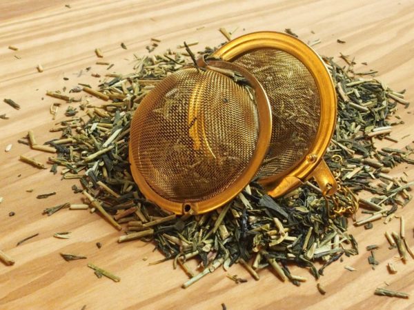 Denne kvalitets te er blandet med lysegrønne bladstængler og mørkegrøn Sencha. Denne klassiker er anderledes på grund af mindre koffein og mindre garvesyre. Mild og finkrydret i smagen.