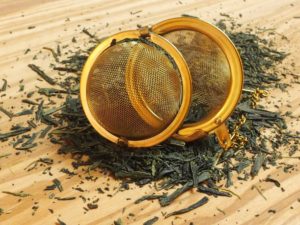 Denne sencha bliver høstet maskinelt i efteråret. Sencha betyder ''dampet te'', og denne te bliver også omhyggeligt bearbejdet, og let dampet før teen bliver rullet og tørret. Teen er rimelig kraftig i smagen.